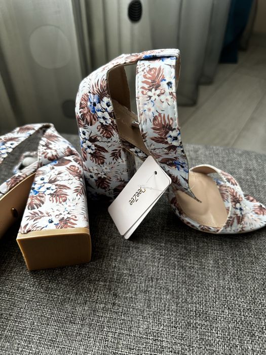 Сандали DeeZee