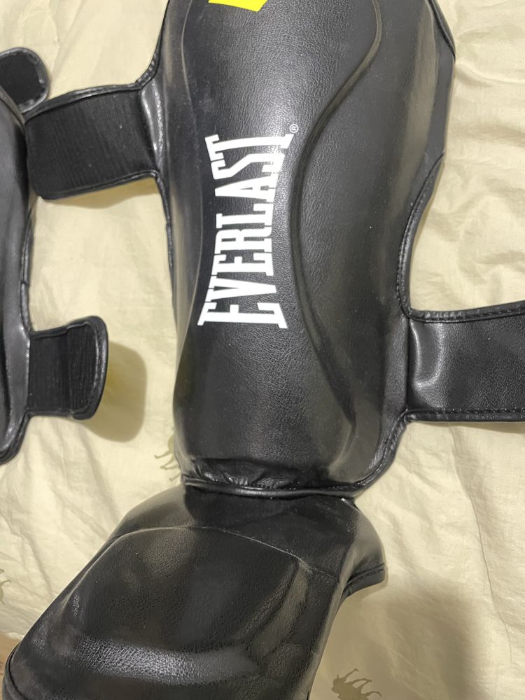Протектори за крака Everlast Elite