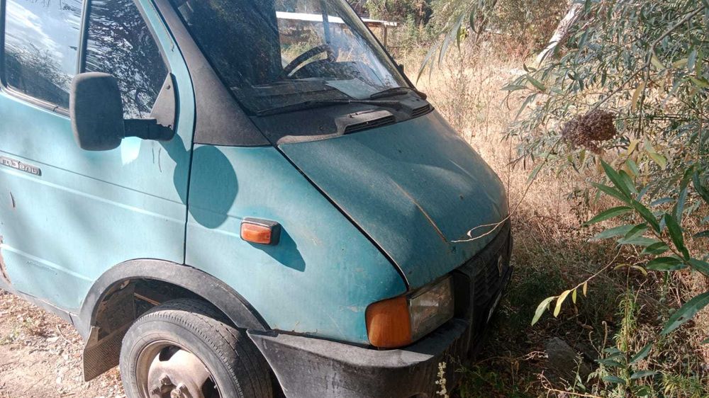 Газель грузовой имеет тент