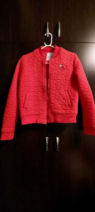 Vând 4 piese vestimentare toate la 110 lei