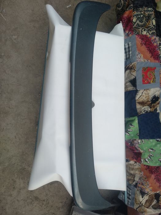 Задний спойлер на седан продается