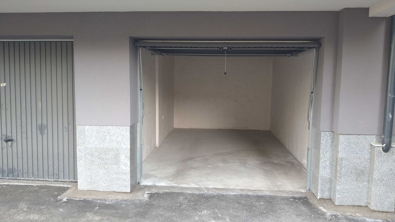 Дава се под наем Гараж / Паркомясто в София, Сухата река - 19 кв.м за 153 € - Снимка #2