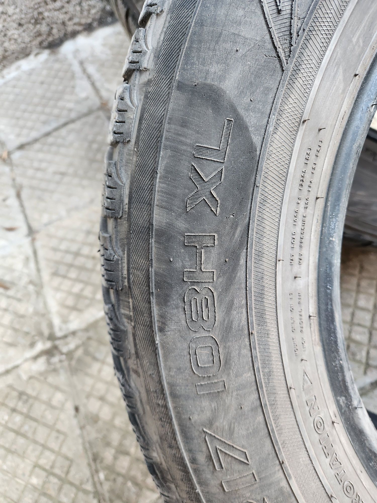 Зимни гуми NOKIAN 235/65/17 XL
