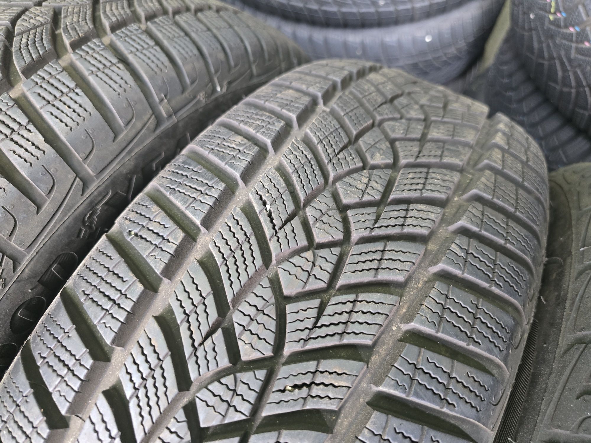 215/60/16 Goodyear  4бр