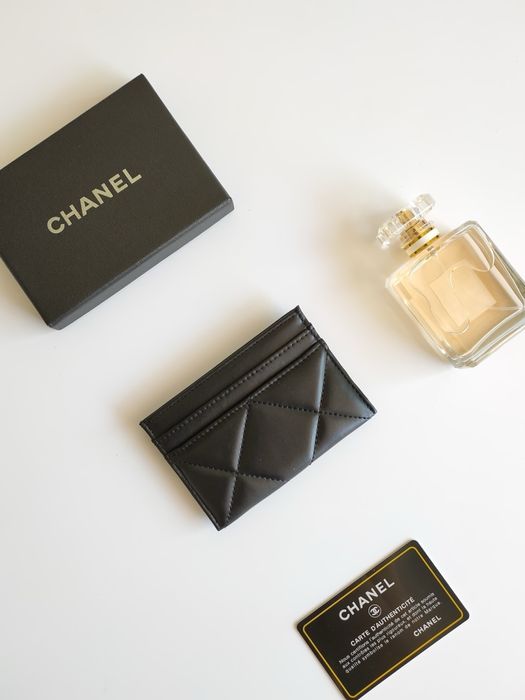 Портфейл Chanel.