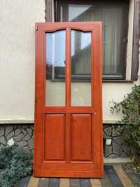 Ușă de exterior din lemn