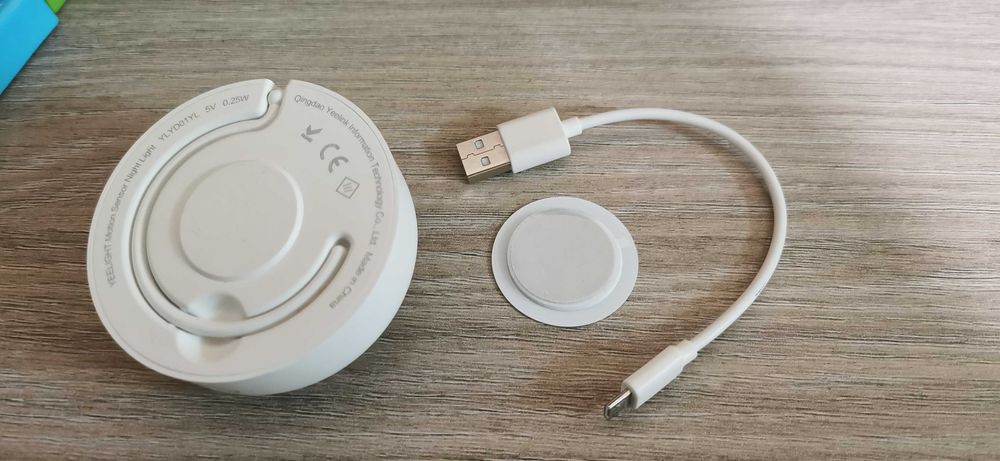 Lampa LED portabila Xiaomi Yeelight cu senzor miscare