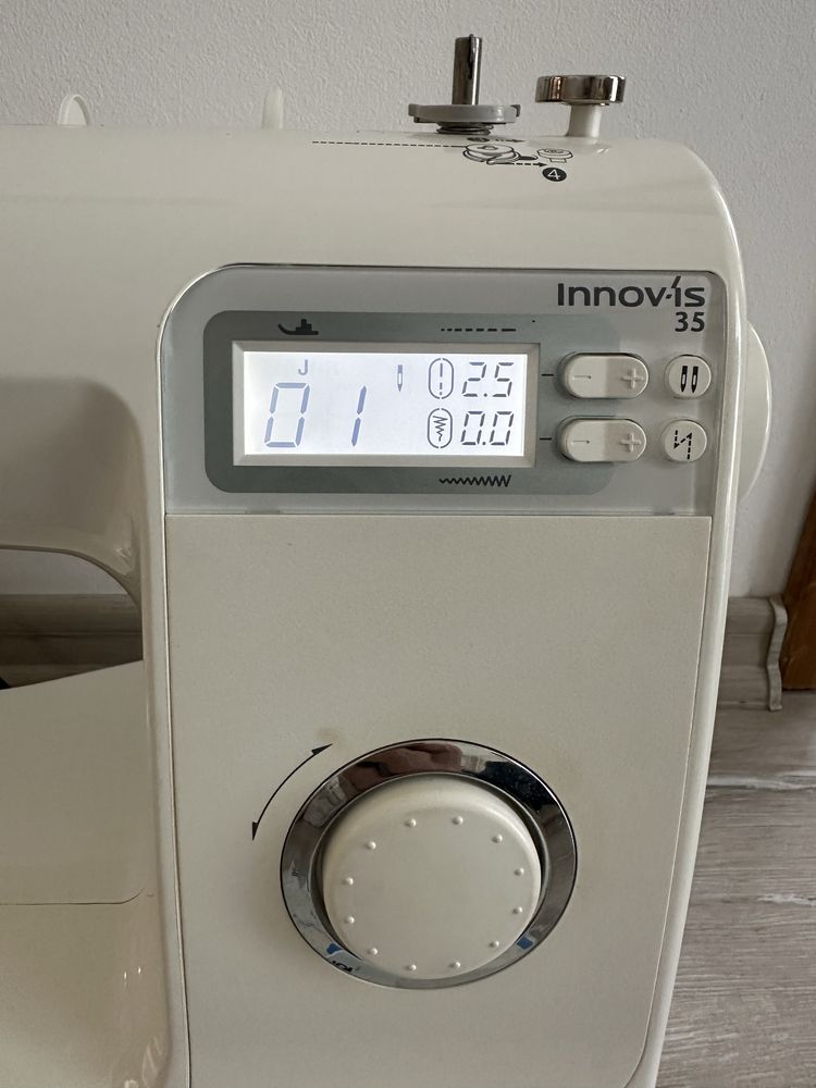 Masina de cusust computerizata Brother NV35