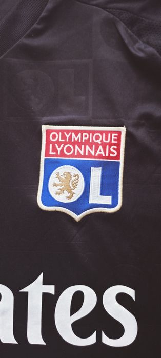 Vând tricou de fotbal cu Lyon