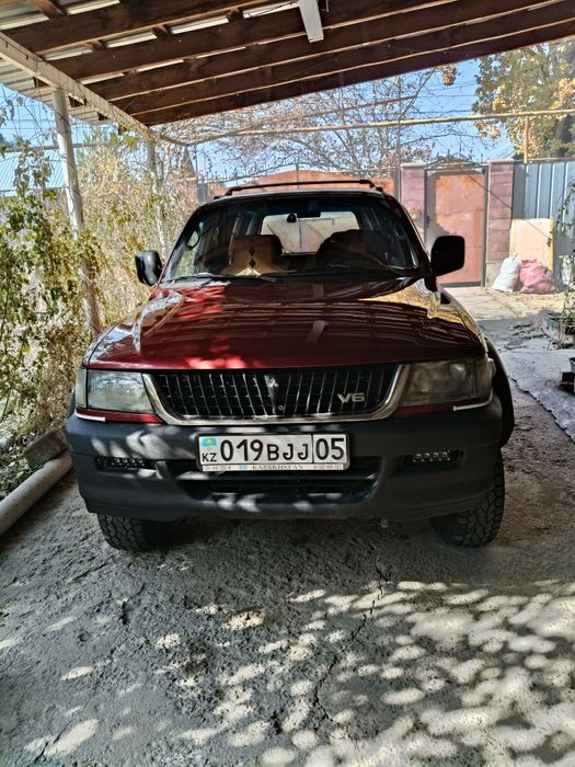 Митсубиси Монтеро состояние отличное