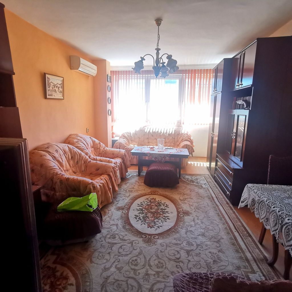 Продава се Четиристаен апартамент в Благоевград, Широк център - 107 кв.м за 851 €/кв.м - Снимка #1