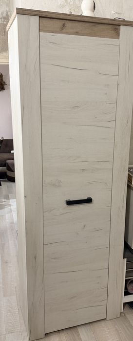 2 бр. гардердероби