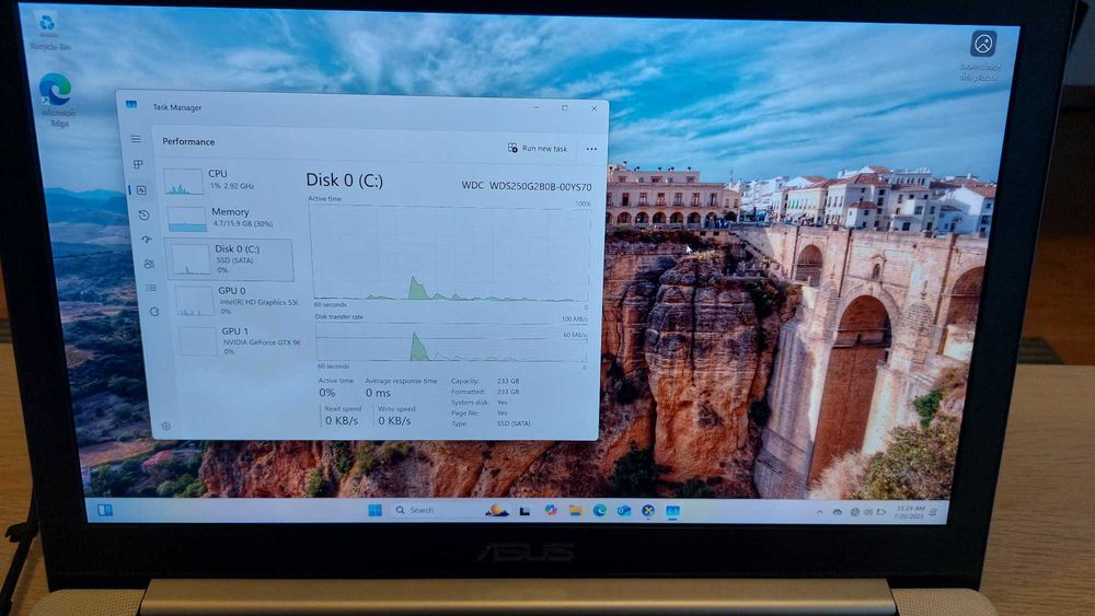Ultrabook ASUS ZenBook 15.6 inch 4K IPS, Intel i7 6700HQ, 16GB DDR4