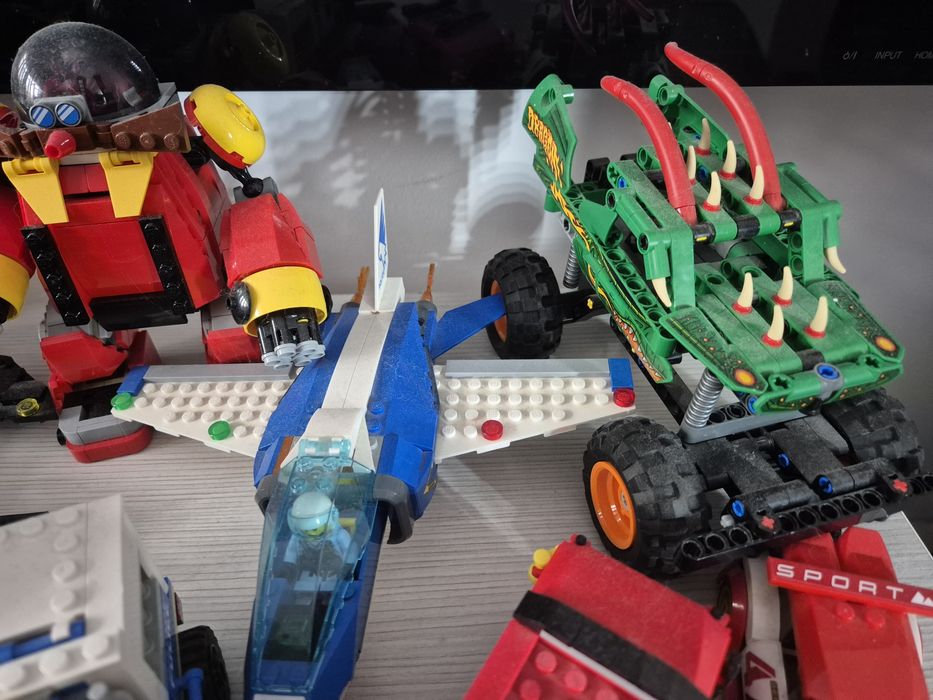 Vand Lego City, Creator