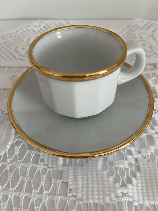 Set 5 cescute de cafea expresso. Din portelan fin si elegant.