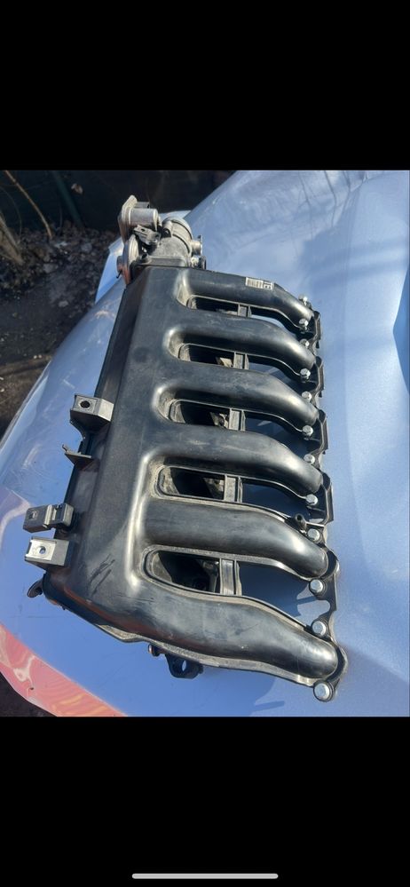 Всмукателен колектор 335d E91