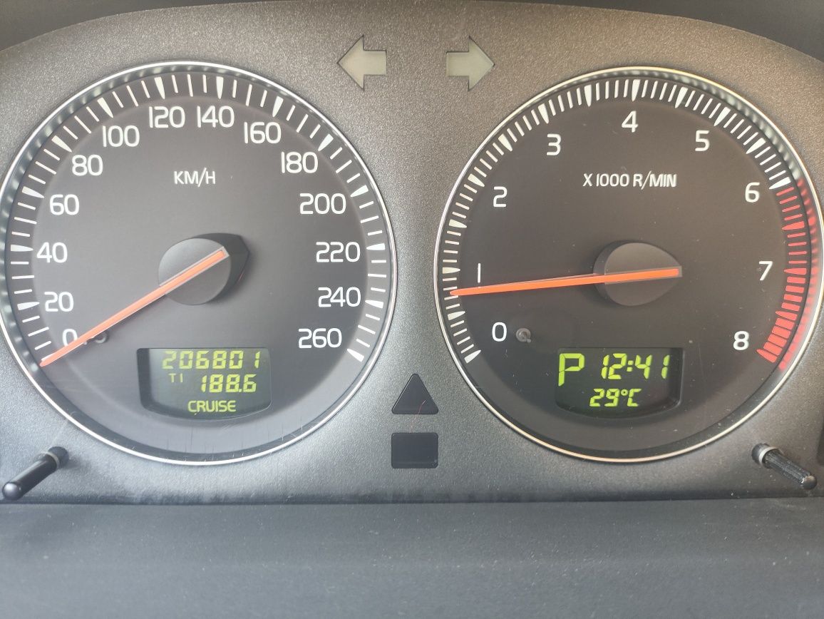 Продавам VOLVO XC90 2,5T