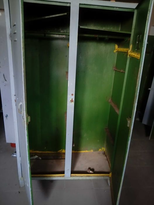 Двойни метални шкафове