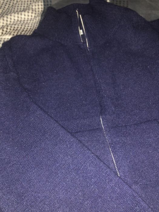 Темной синий жемфер сотилади .