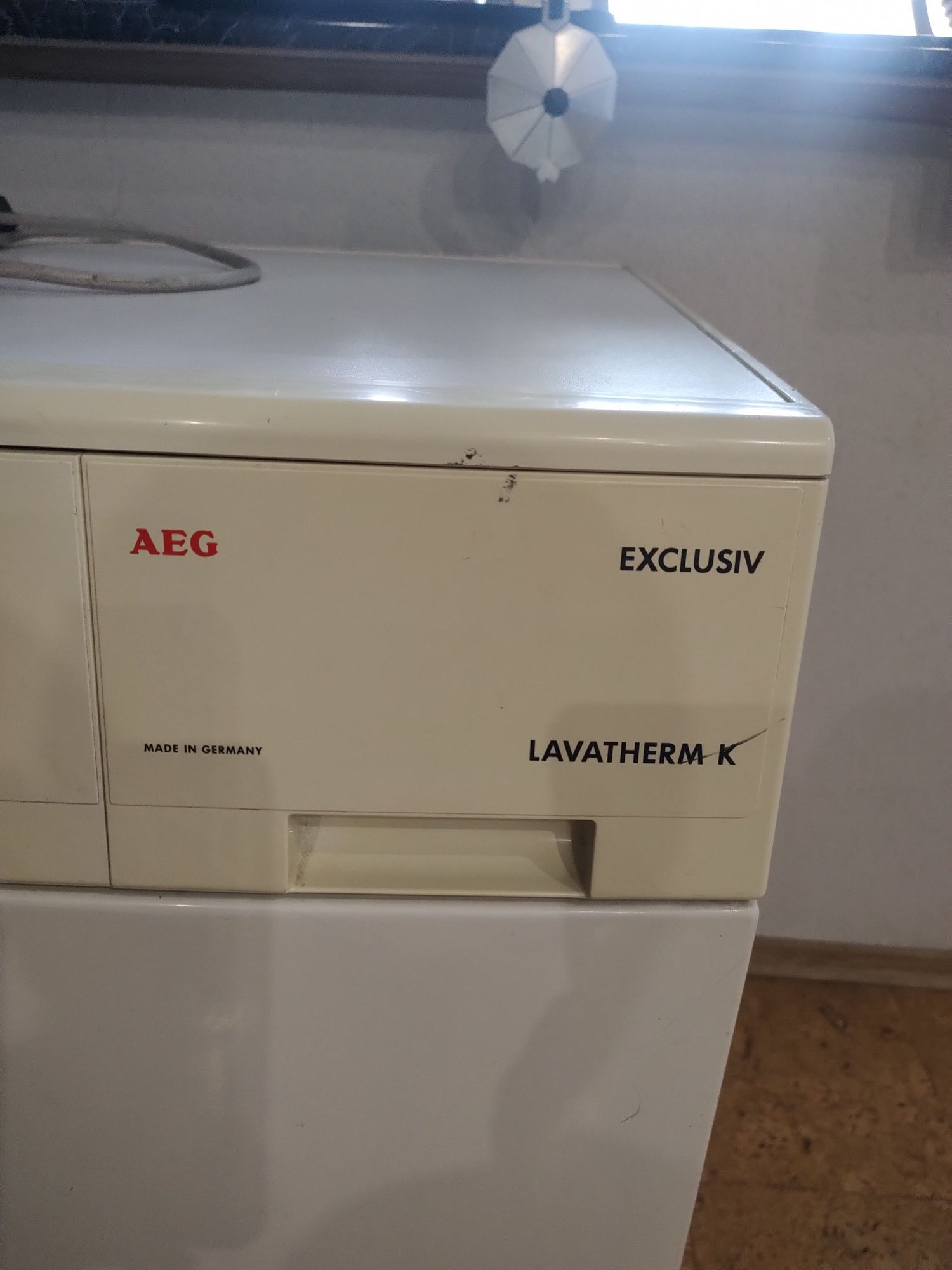 Продавам сушилня AEG