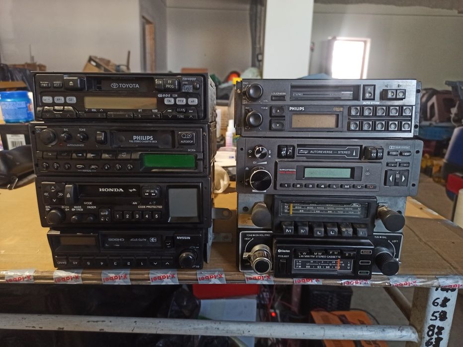 Casetofon auto citește anunțul