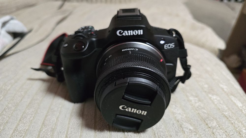 Canon R50 + Canon RF-S 18-45mm f / 4.5-6.3 IS STM