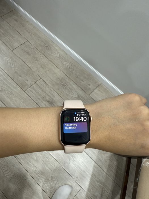 Продам Apple watch 5 series, 40mm в идеальном состоянии