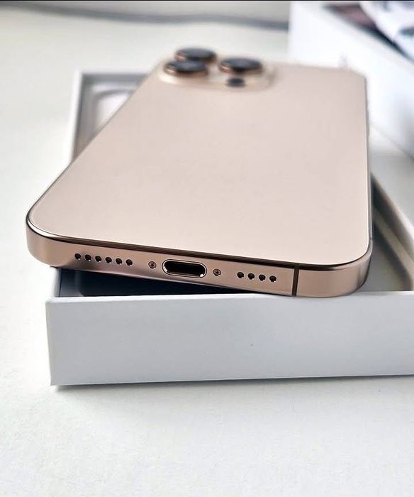 iPhone 16 PRO MAX de 256 GB ca NOU cu 100% Bateria