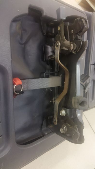 Два сиденья в хорошем состоянии.