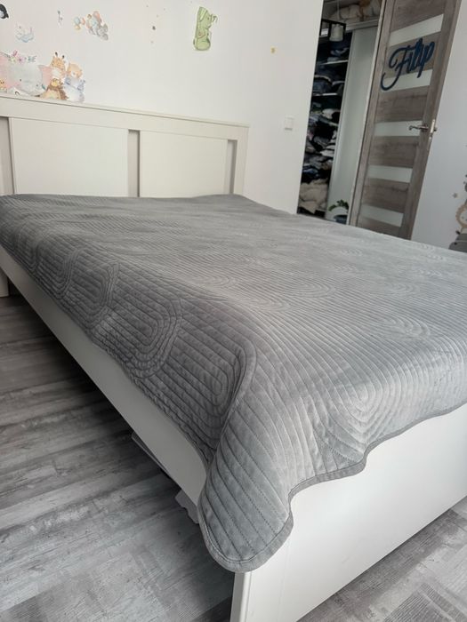 Pat 140x200 cu saltea inclusa