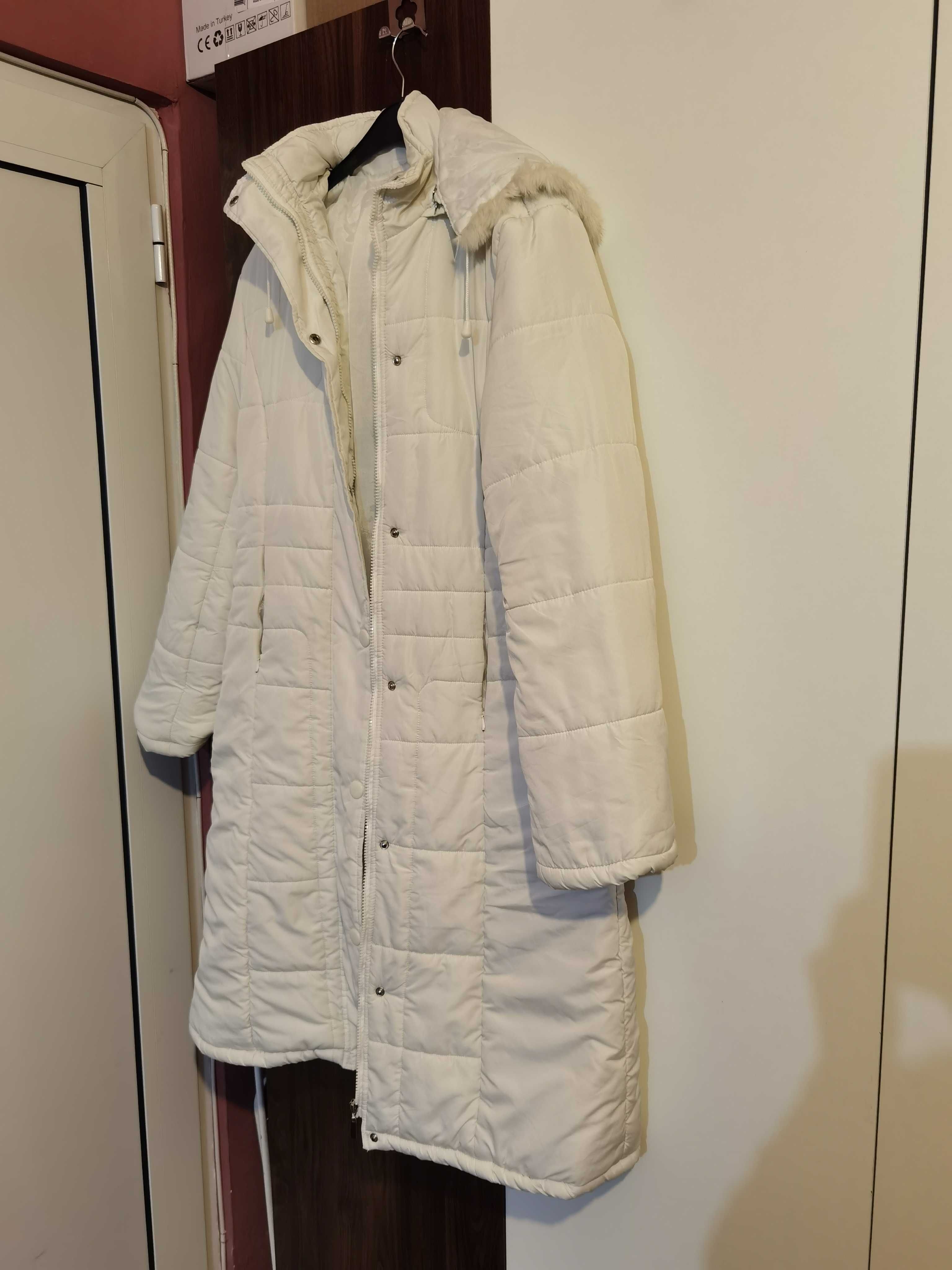 Бяло дълго зимно шушляково яке