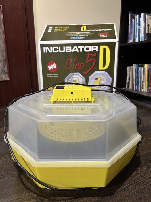 Incubator Cleo 5D, cu termometru inclus, aproape nou