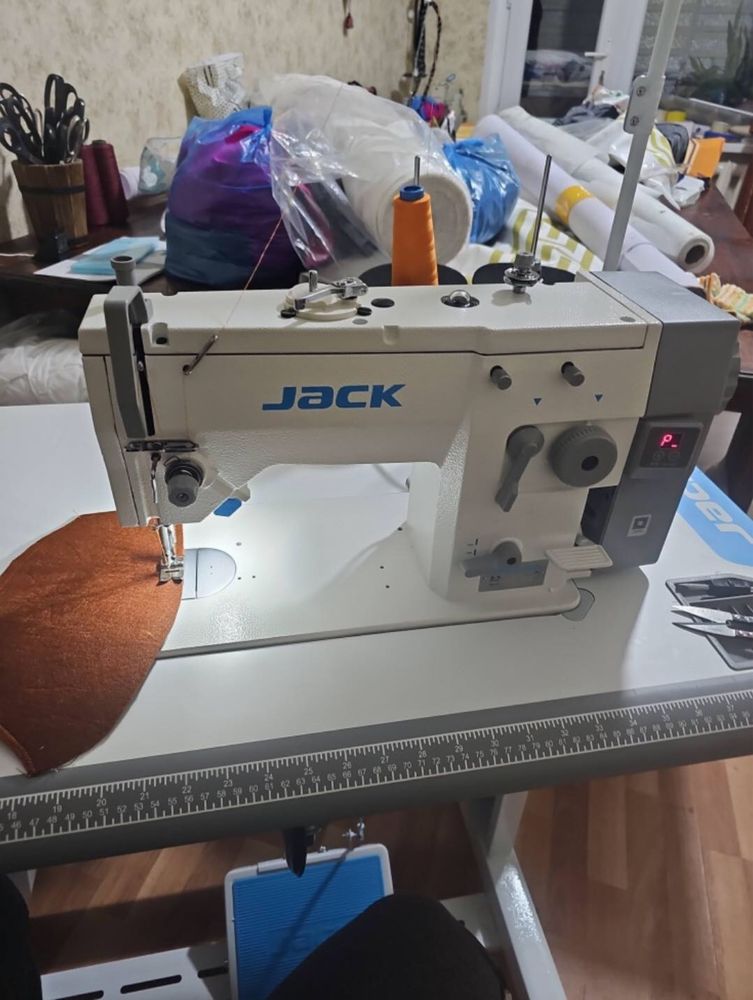 Продам швейную машину JACK