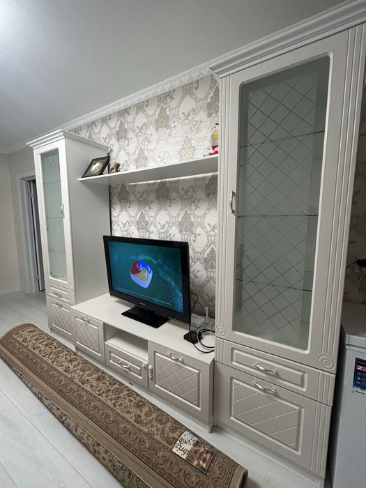 Продам гостинную стенку, в отличном состоянии.