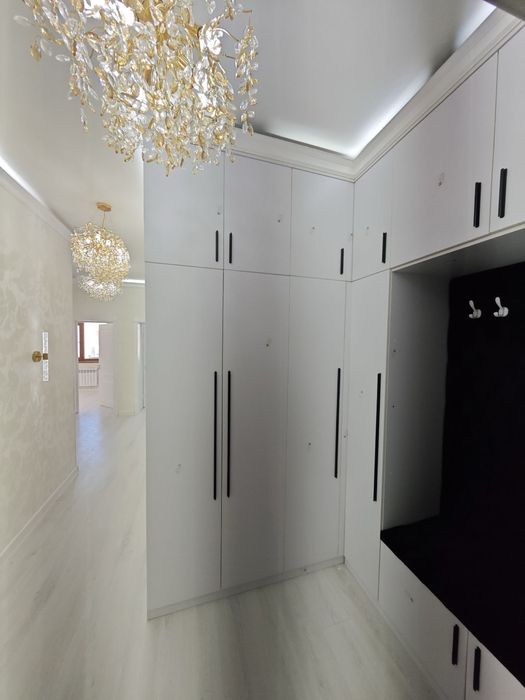 Евро Ремонт Квартира Сотилади 3 хона 7 этаж  18 мкр орентир 22 мактаб