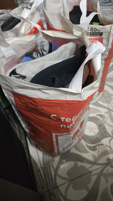 Подарявам топли дрешки за момче 8-9 г