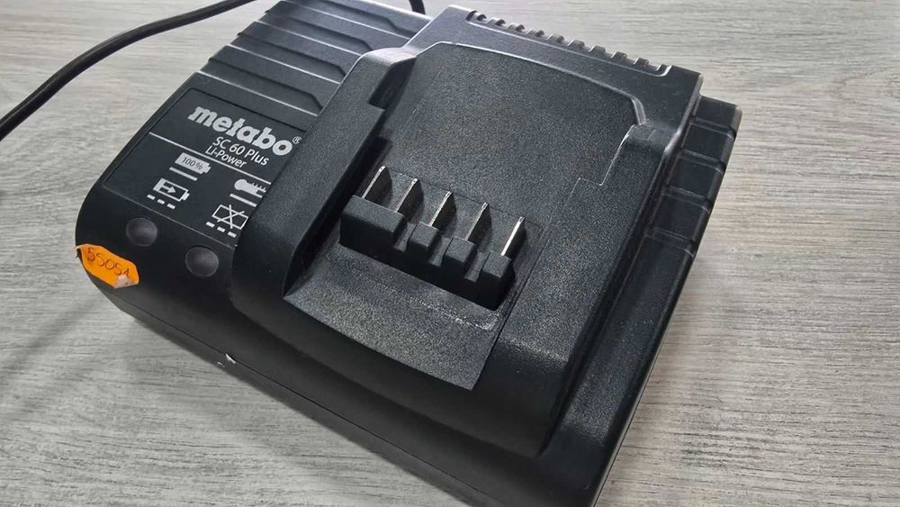 Зарядно Metabo SC 60 Plus и батерия Metabo D-72622