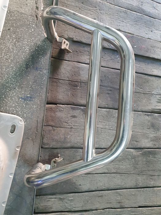 Vând overfendere şi bulbar pentru Suzuki Jimni.