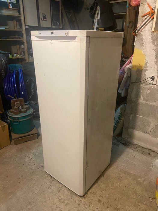 Vând congelator 7 sertare