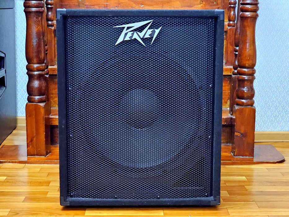 Активный сабвуфер PEAVEY PV118D