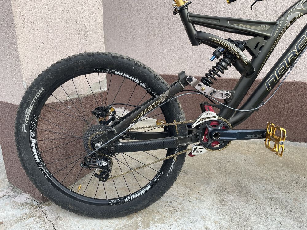 Bicicleta Downhill Norco Atomik