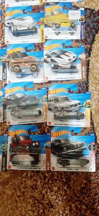Vând peste 100 de machete Hotwheels și Matchbox