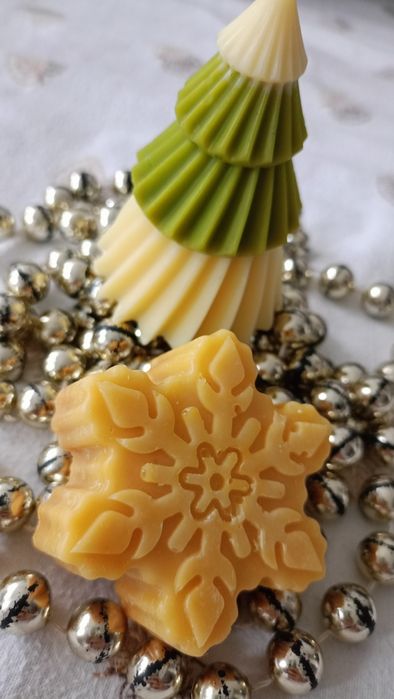 Multe decorațiuni de Sărbători din săpun natural