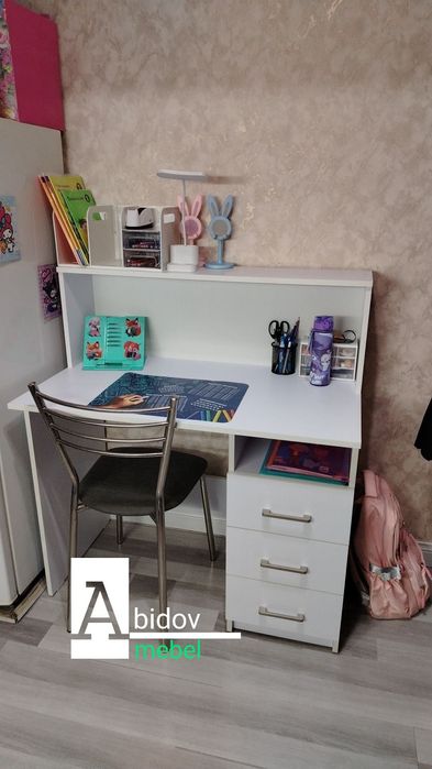 Универсальный письменный стол парта .