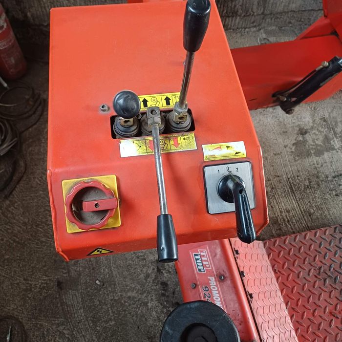 Гумодемонтажна и Баланс машина за товарни автомобили Beissbarth Microt