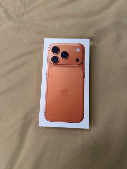Iphone 17 pro оранжевый на 256 gb