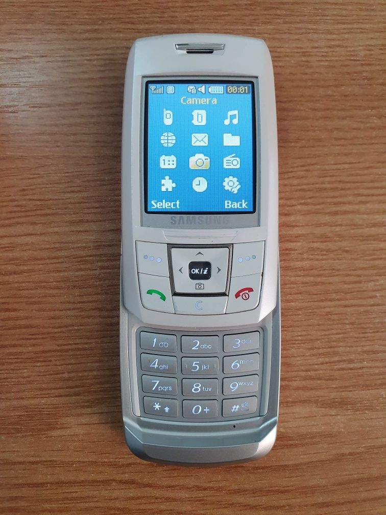 telefon Samsung SGH-E250i display color seniori necodat liber retea