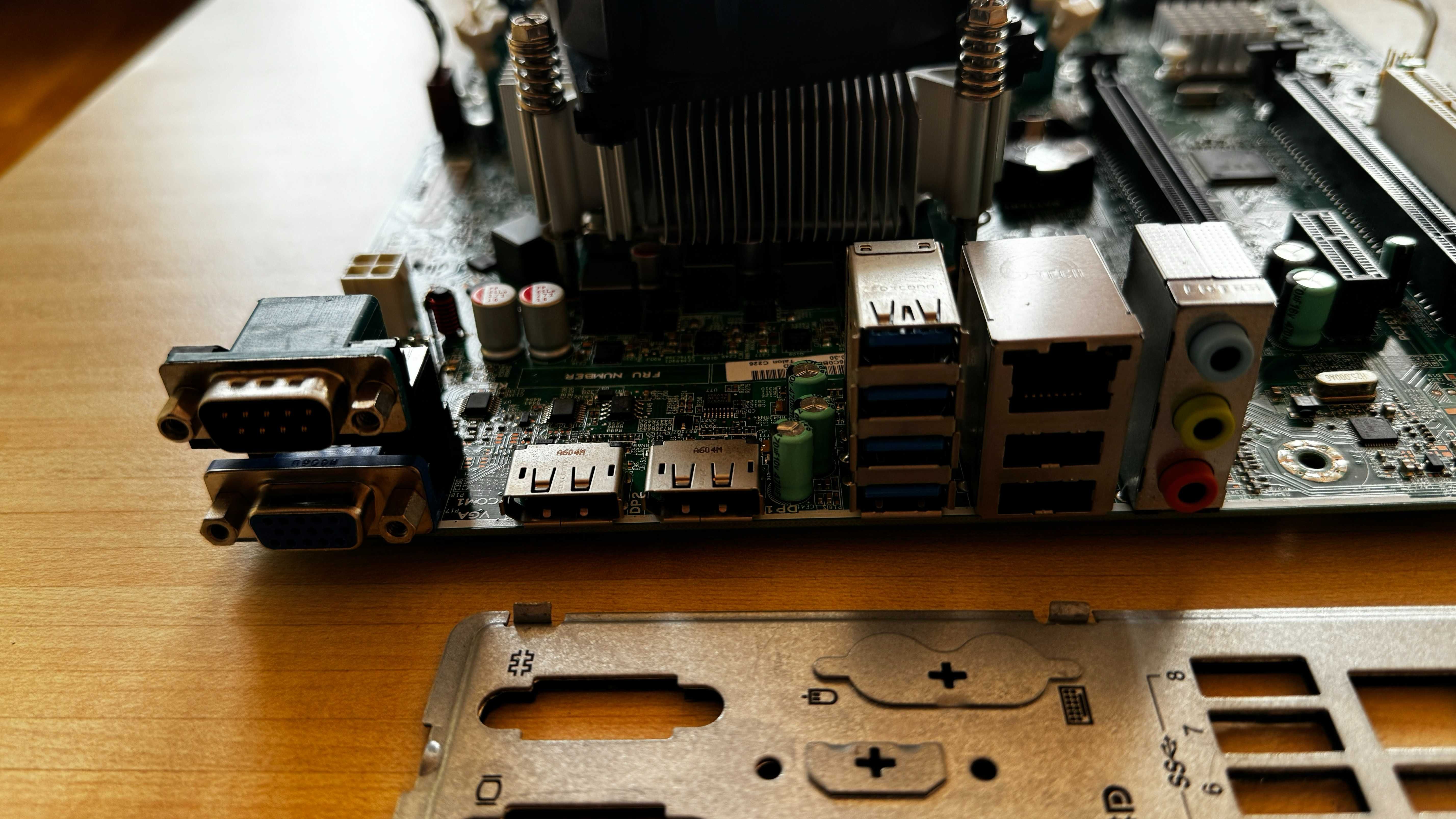 Lenovo THINKSERVER TS140 дъно + процесор, RAM, захранване FSP450-50ETN
