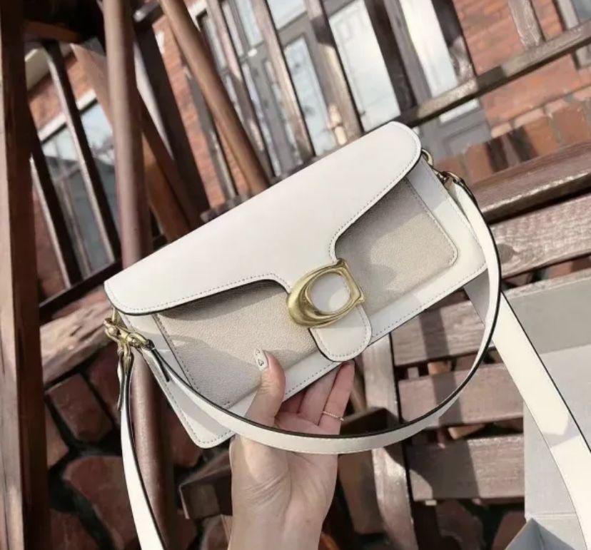 Coach чанта в различни разцветки