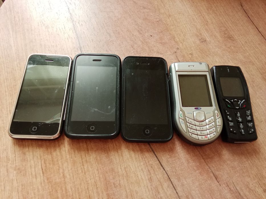Нокия, айфон 4. Ретро.